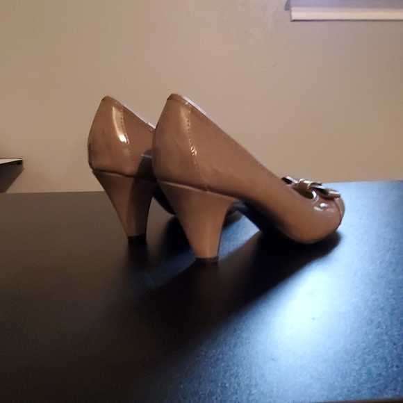 Heels - Picture 3 of 4